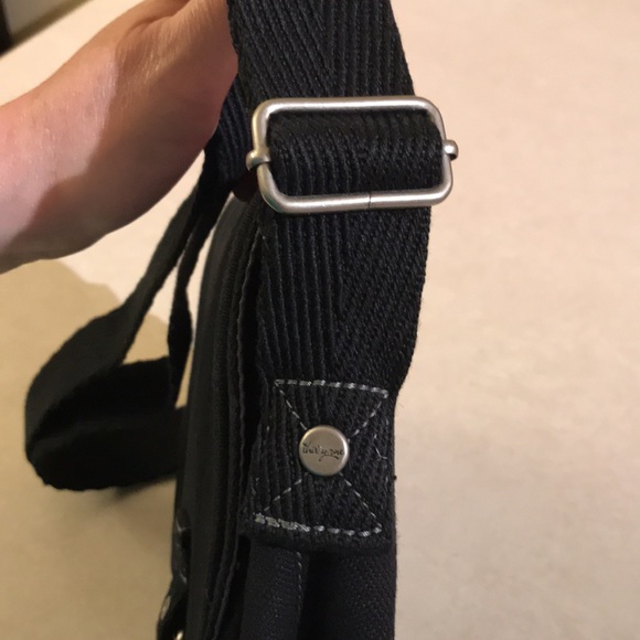 Thirty-One Free To Be Crossbody NWOT! - Picture 9 of 10